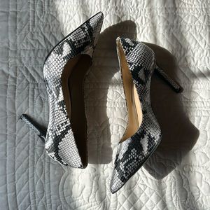 Natural snake print naturalizer pointed heels worn once